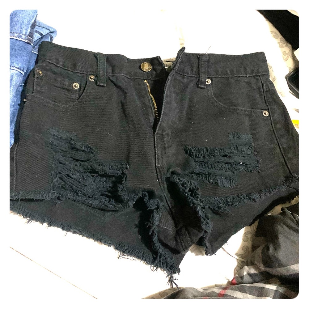 Black ripped jean shorts high waisted forever 21